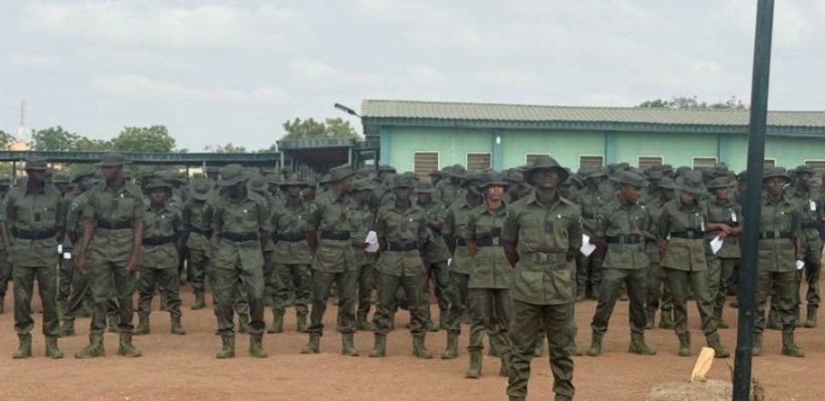 Alt Text: A detailed flowchart showing the step-by-step process of how a search engine crawls, indexes, and ranks web page...