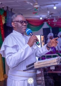 Alt Text: A detailed infographic showing the step-by-step process of photosynthesis in a plant leaf. Image Title: Visual b...