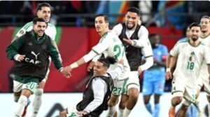 Alt Text: A detailed infographic showing the step-by-step process of photosynthesis in a plant leaf. Image Title: Visual b...